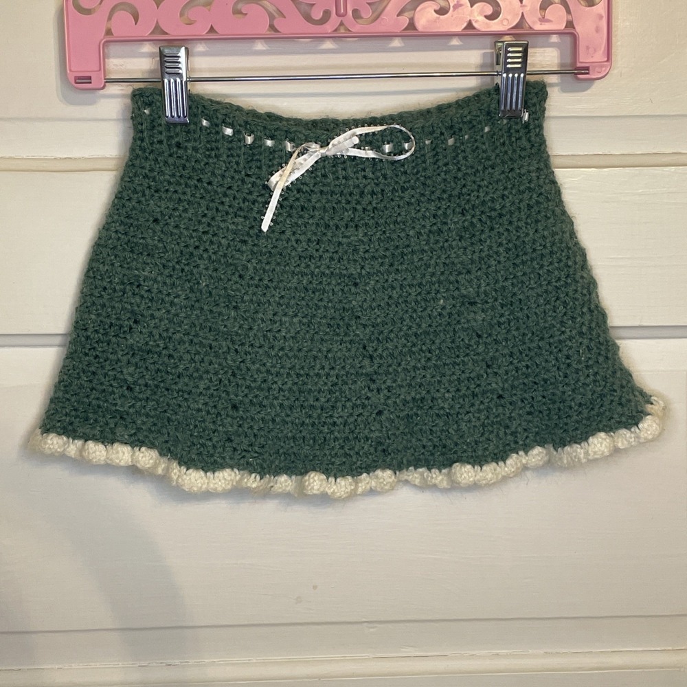 Hand knit skirt, ribbon tie, size 5/6 Girls Coquette Simple Beauty Core